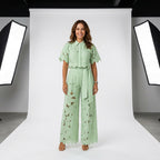 Conjunto verde menta con blusa tipo capa y pantalón largo bordado