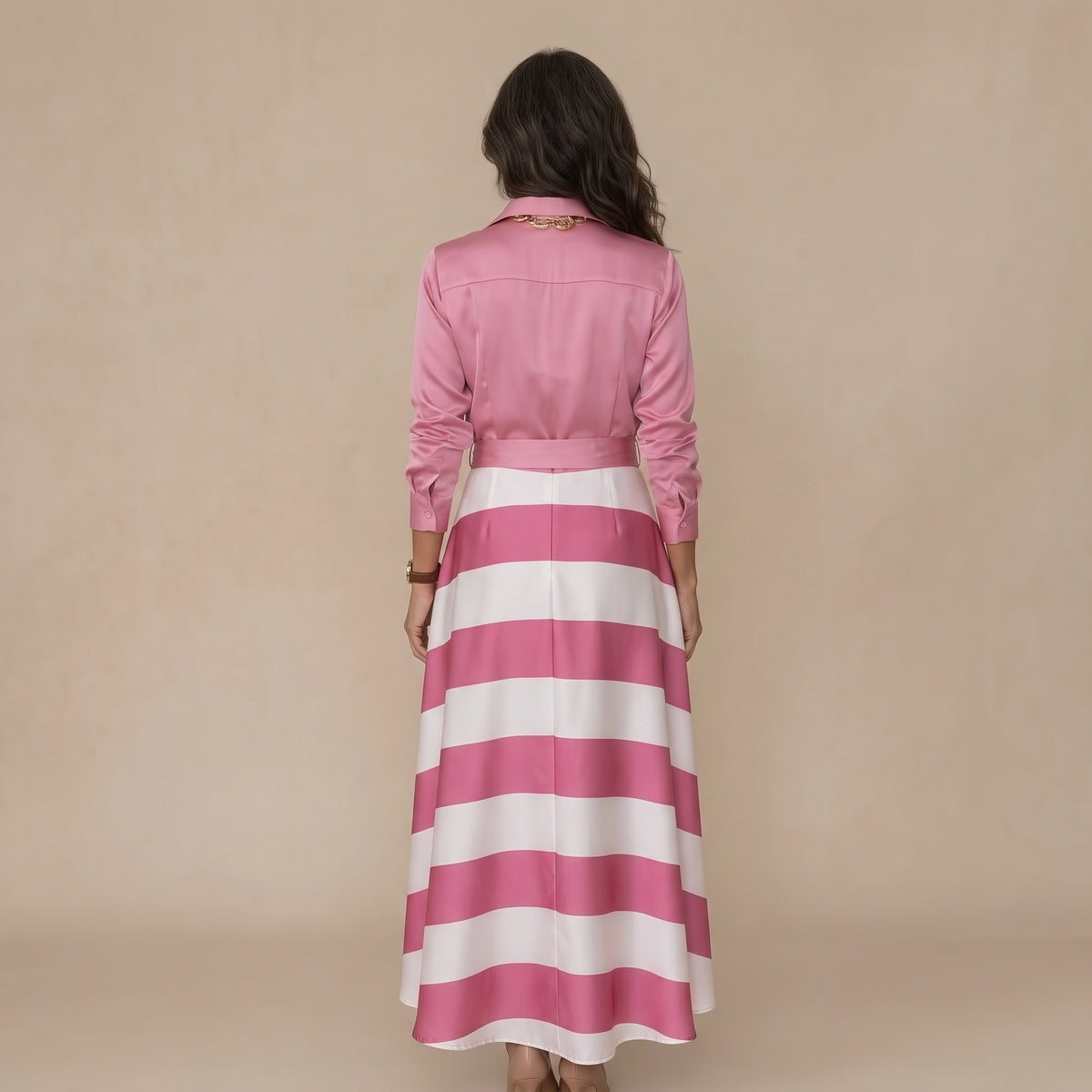 Vestido camisero de rayas rosa y blancas con cinturón y manga larga