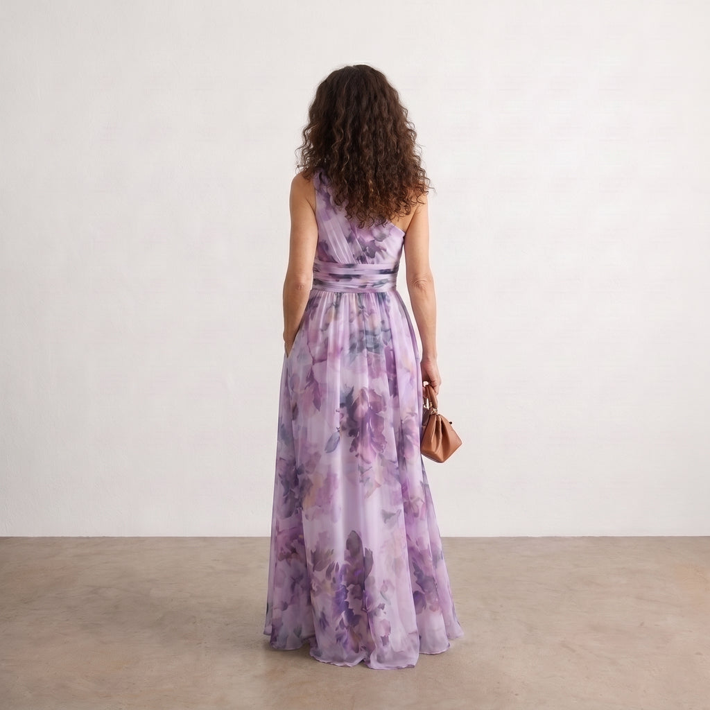 Vestido largo estampado asimétrico con espalda descubierta, tonos lila y morado.