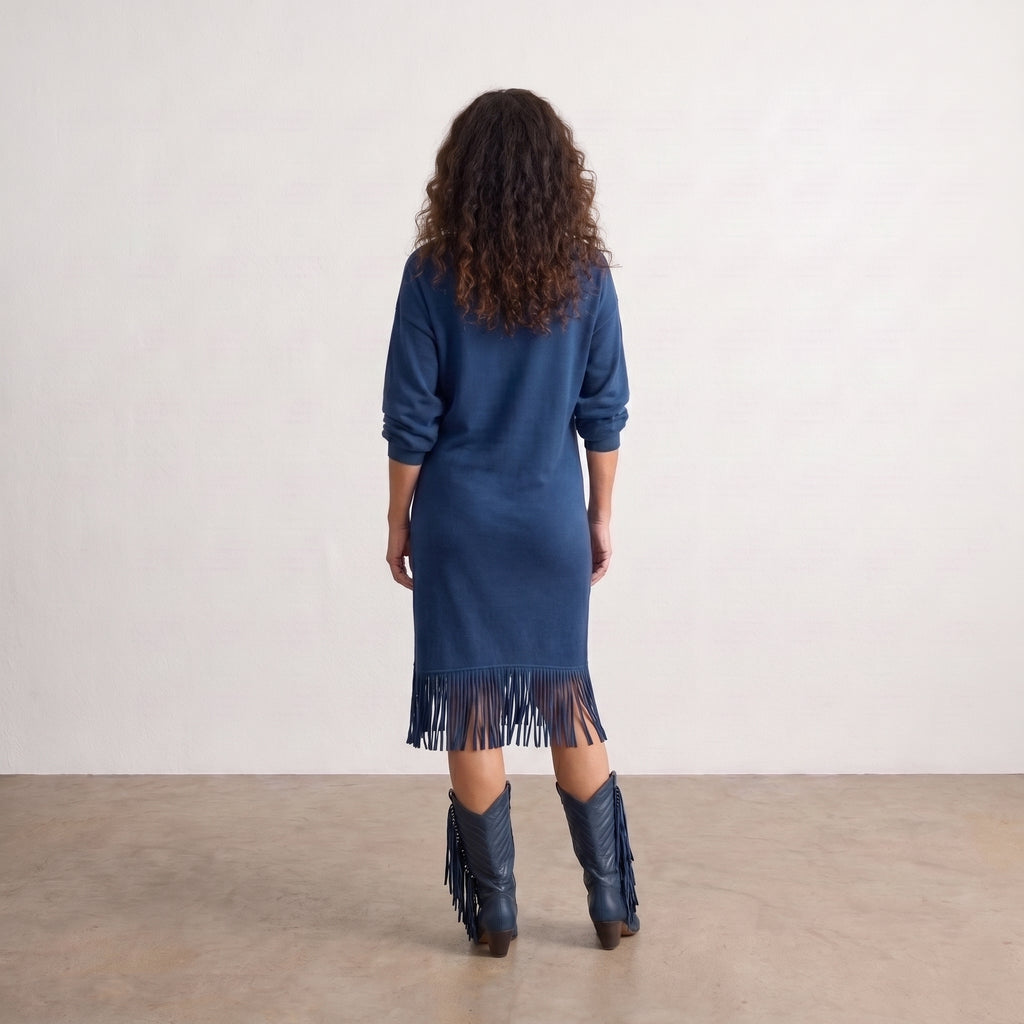 Vestido midi de punto azul con flecos en el bajo y mangas tres cuartos