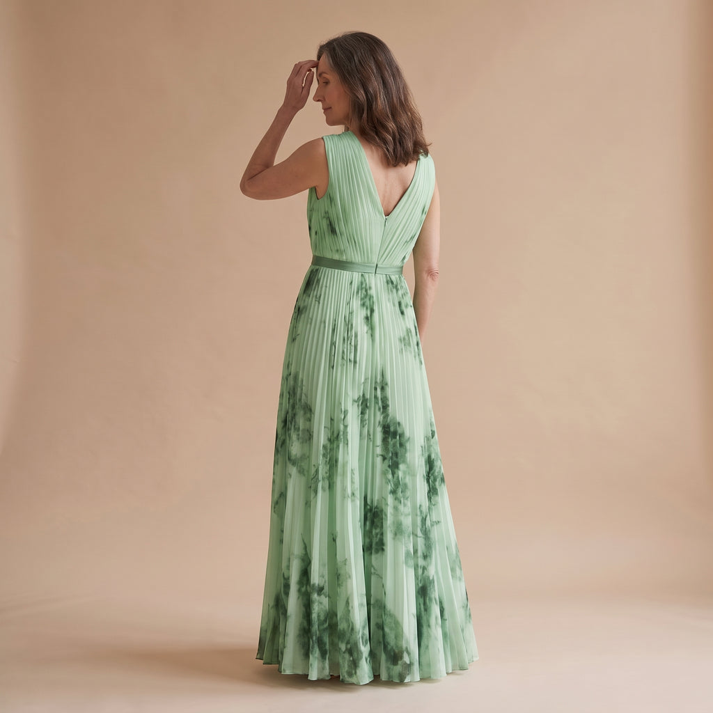 Vestido maxi sin mangas verde, escote V cruzado y falda plisada con estampado acuarela
