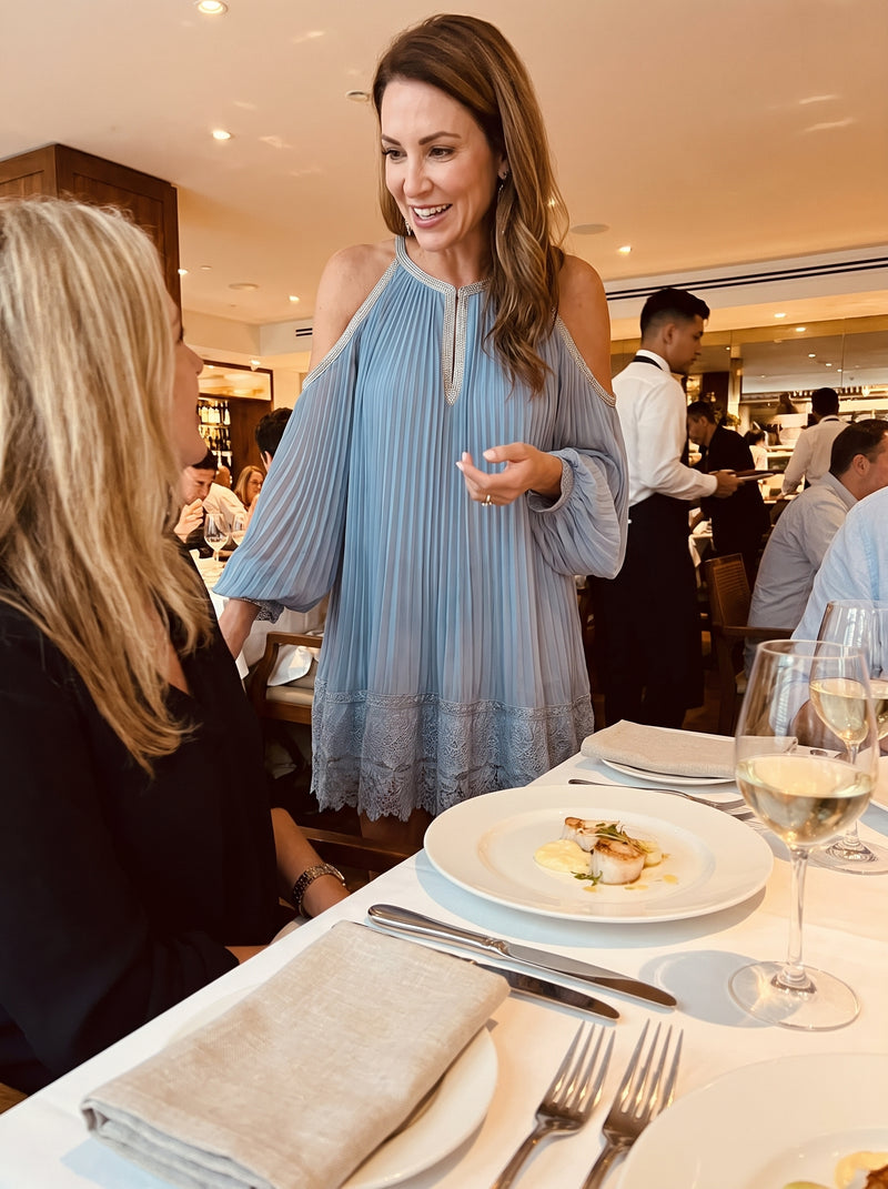 "@Leandra, usando el minivestido Celeste"