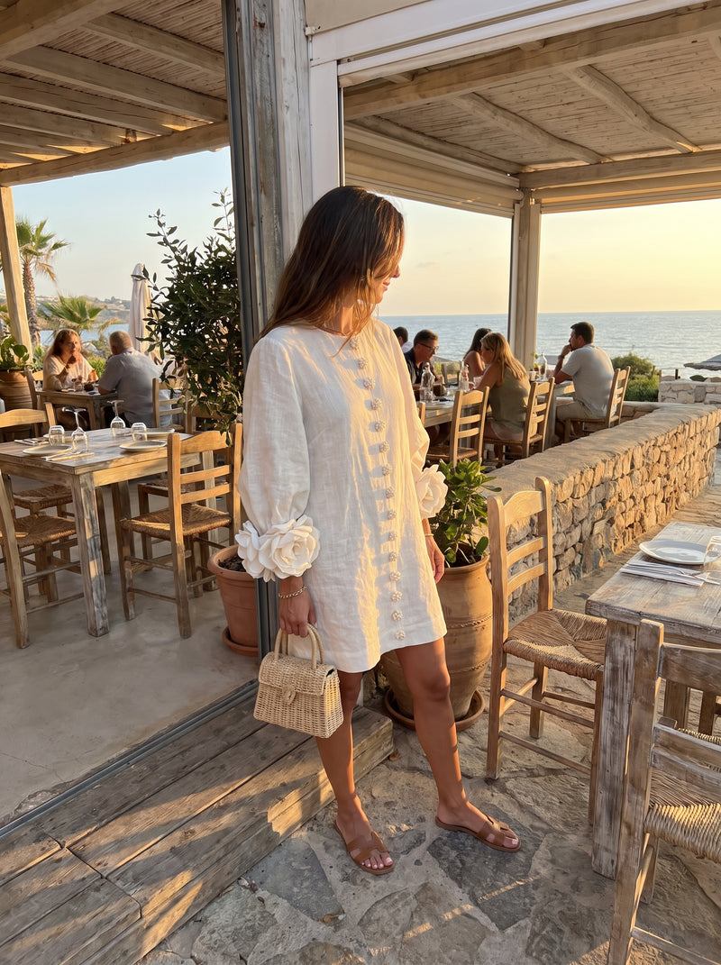 "@Ashley, usando el minivestido Blanco"