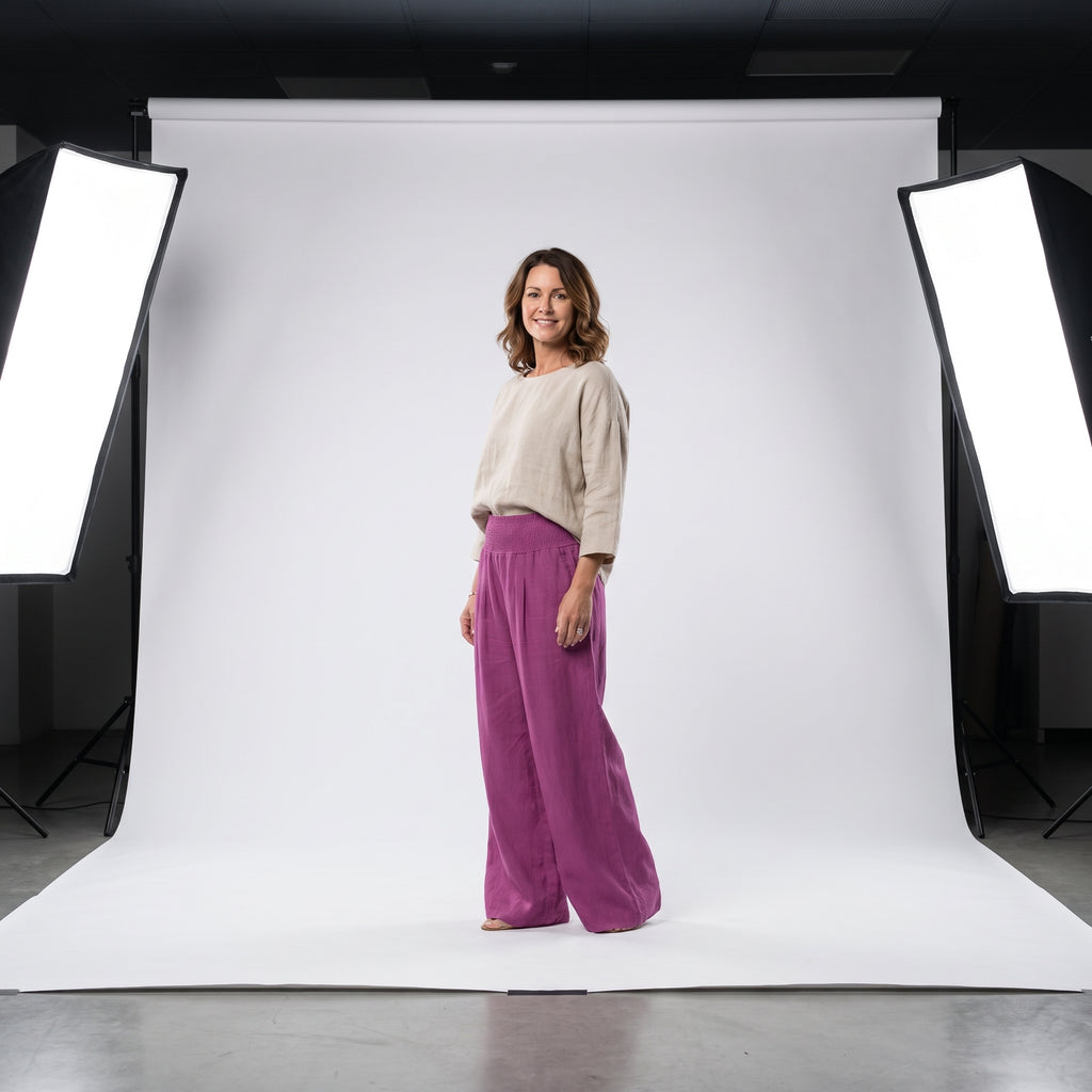 Pantalón de corte fluido morado con cintura elástica y caída amplia
