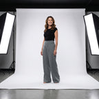 Pantalón de corte fluido gris con cintura elástica y pierna ancha