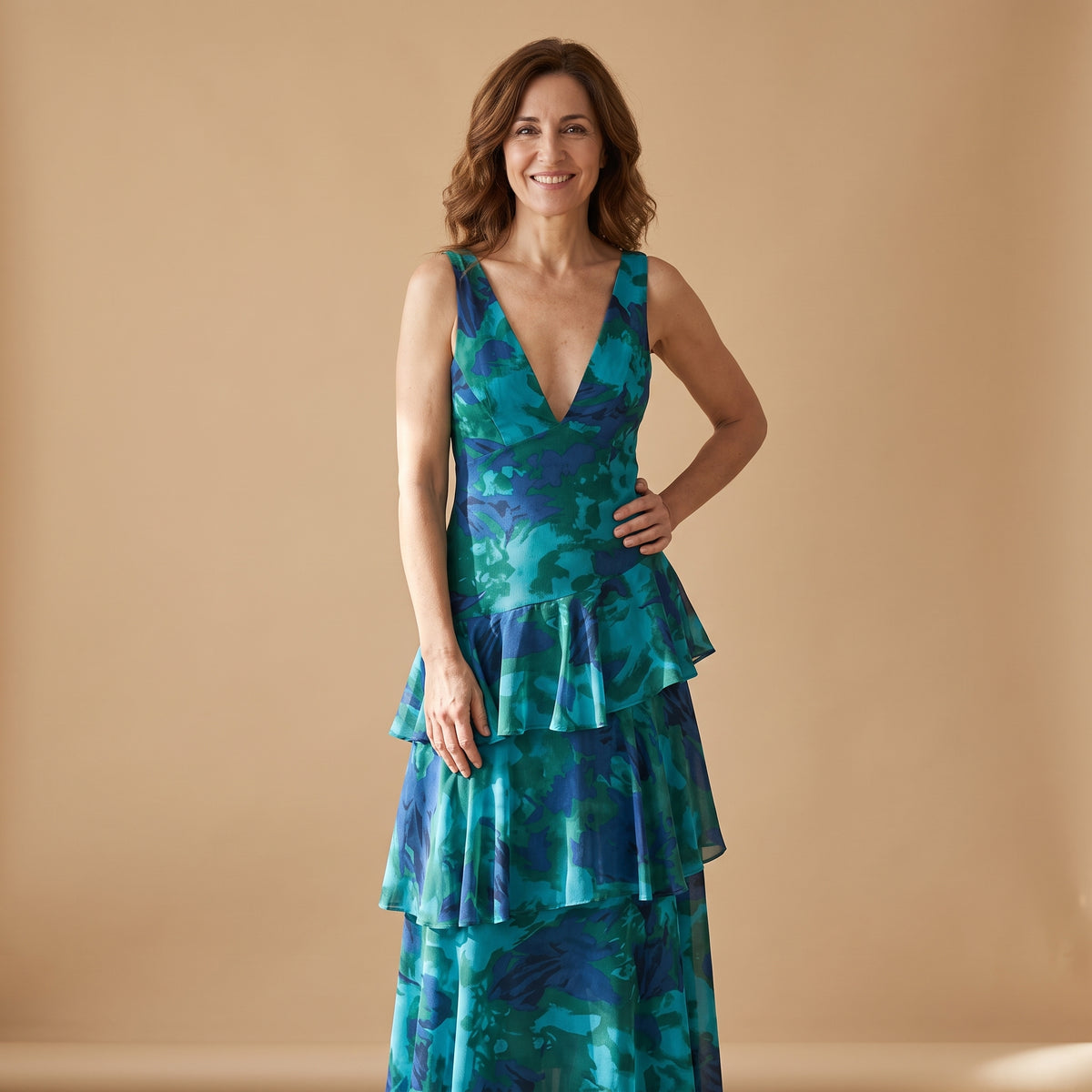 Vestido sin mangas verde esmeralda con escote en V y volantes escalonados