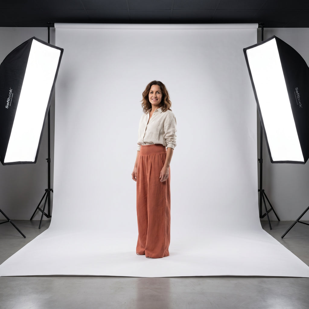 Pantalón fluido color teja con cintura elástica y pierna amplia