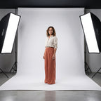Pantalón fluido color teja con cintura elástica y pierna amplia