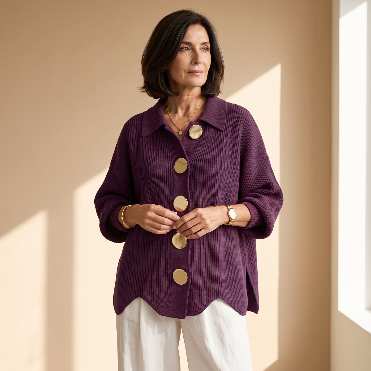 Cárdigan oversize morado de punto acanalado con botones dorados y cuello solapa