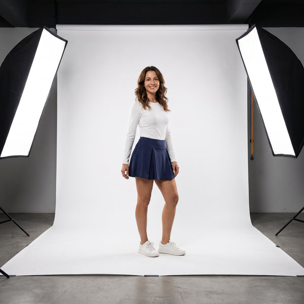 Falda corta interior azul oscuro con vuelo y cintura elástica