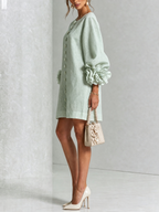 Minivestido menta de lino con botones florales y mangas voluminosas con apliques
