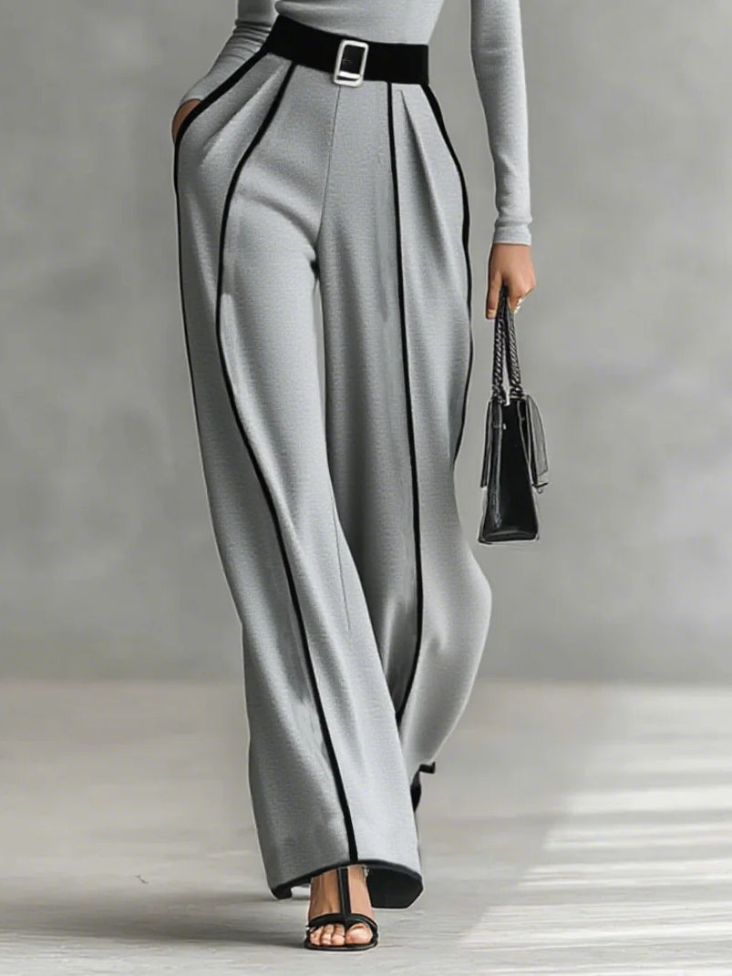 Conjunto gris con pantalón de pierna ancha, cinturón y franja blanca vertical