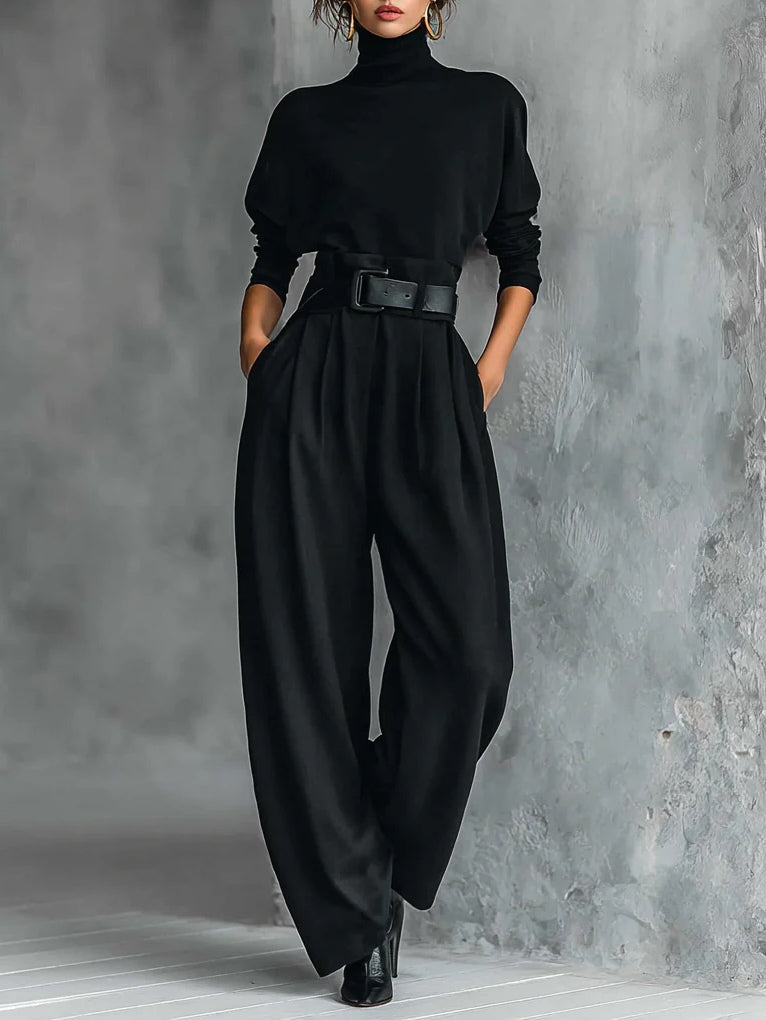 Conjunto negro de cuello alto con cinturón y pantalón de tiro alto