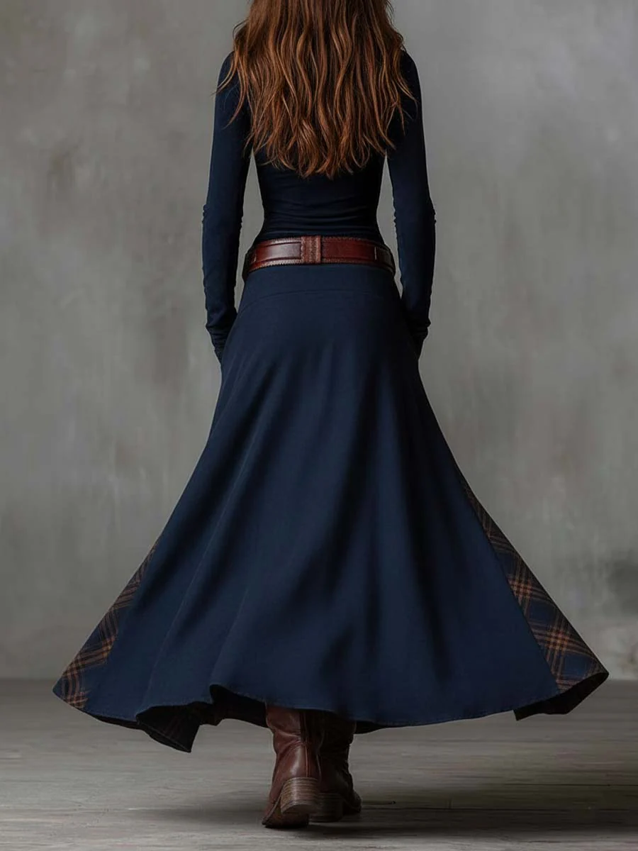 Vestido maxi azul oscuro con espalda, cinturón marrón y falda acampanada con cuadros