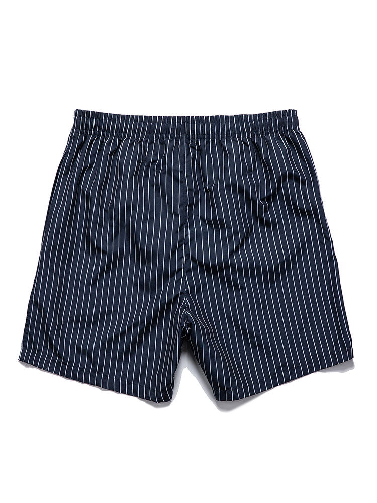 Bañador corto azul marino con rayas finas, cintura elástica y cordón