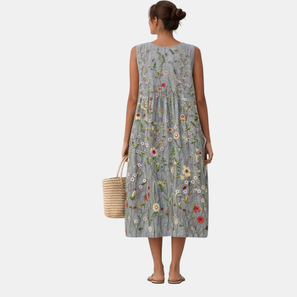 Vestido midi gris sin mangas con estampado floral; vista trasera fruncida