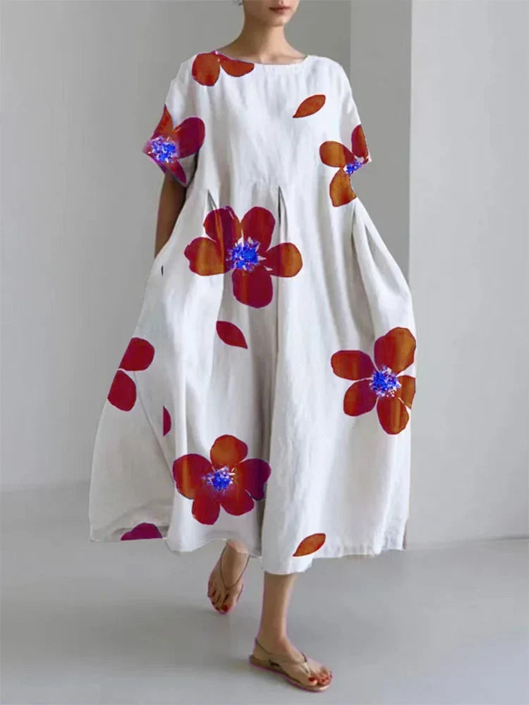 Vestido fluido floreal blanco con flores azules y hojas rojas/naranjas, manga corta holgada