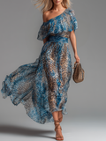 Vestido largo azul con estampado leopardo, escote asimétrico y hombros caídos