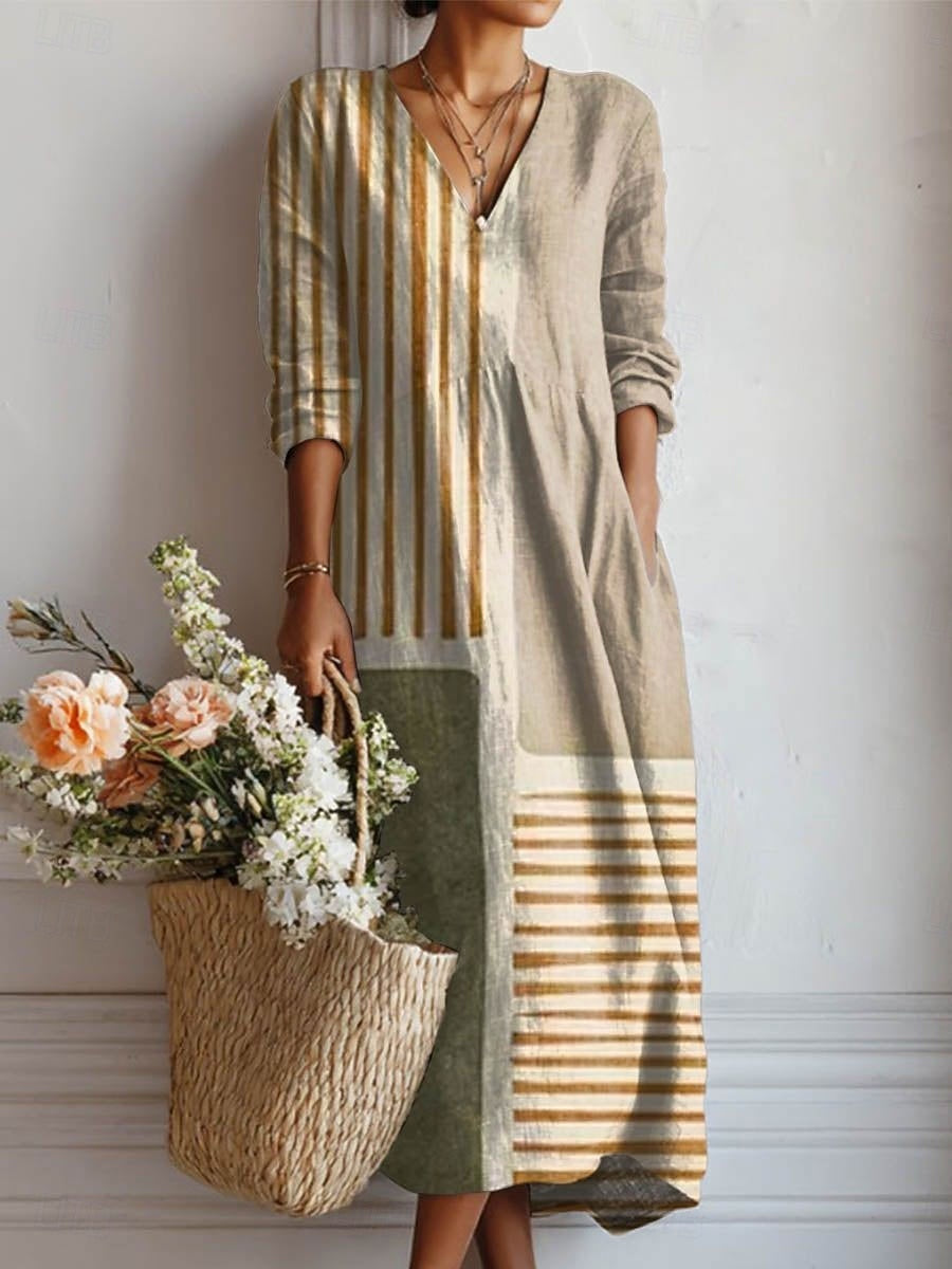 Vestido largo bohemio de tela beige con rayas doradas y escote en V