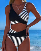 Bikini cruzado negro y blanco de rayas, top cruzado y braguita de tiro alto