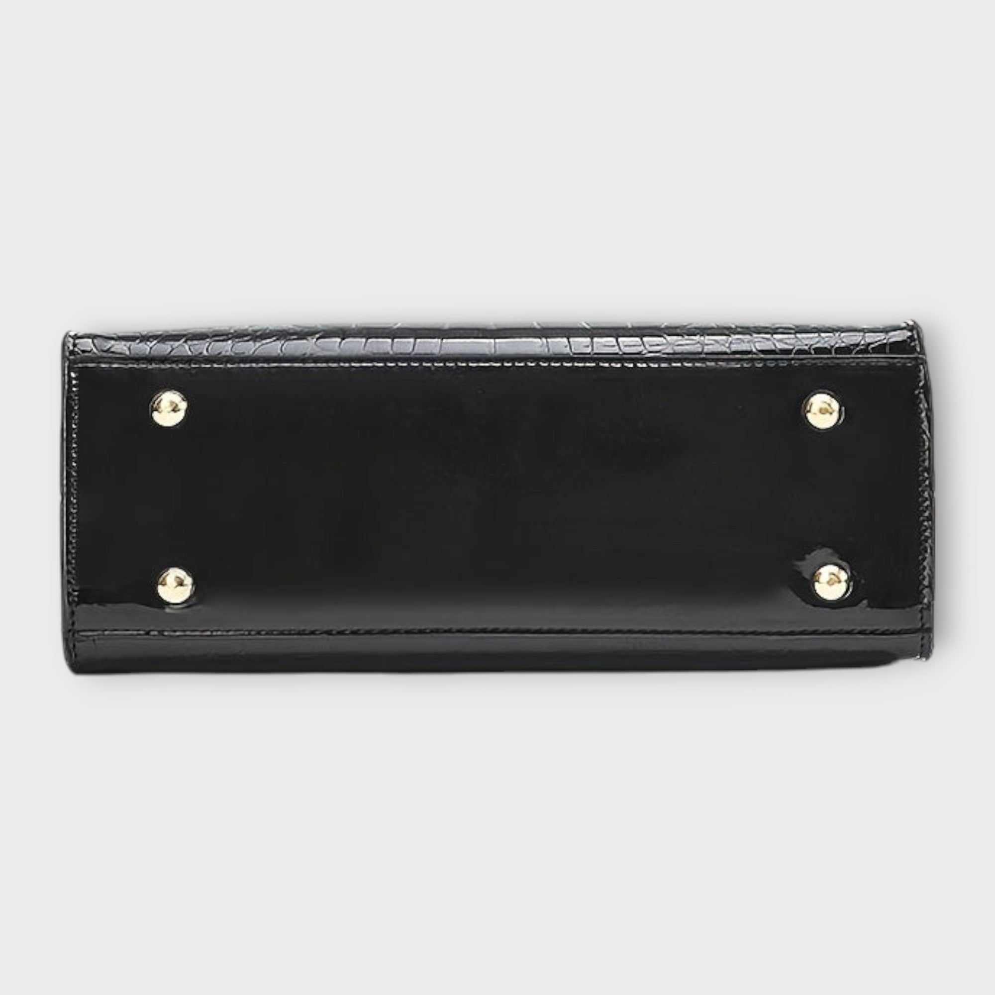 Bolso de piel efecto cocodrilo negro con base rígida y broches metálicos