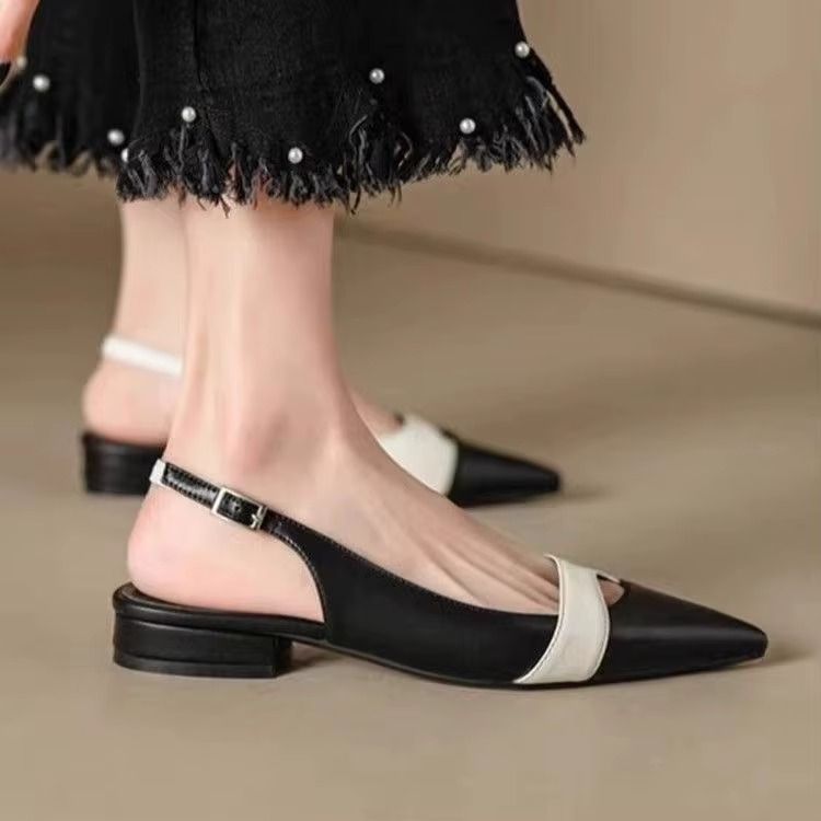 Bailarinas Vittoria negras con tira blanca y tacón bajo cuadrado