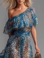 Vestido azul estampado leopardo: escote asimétrico con frunces y mangas globo
