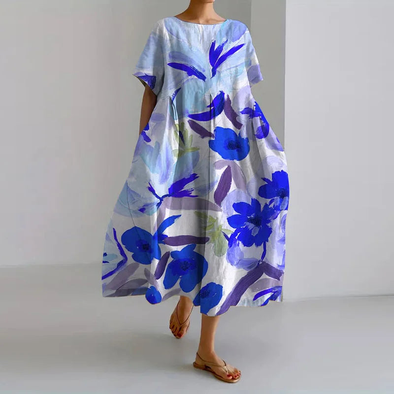 Vestido fluido azul claro con estampado de flores grandes en azul, corte recto