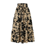 Falda midi acampanada beige con estampado floral negro y cintura elástica fruncida