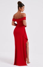 Vestido largo rojo con escote off-shoulder y abertura lateral, falda con panel drapeado