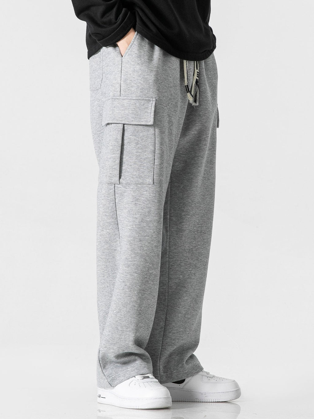 Pantalón cargo gris jaspeado con bolsillos laterales y dobladillo ancho