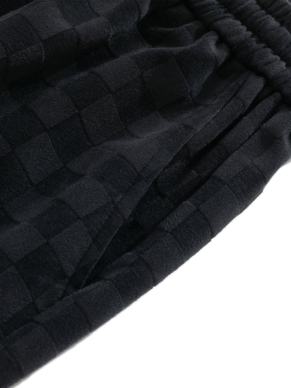 Tela texturizada del pantalón, patrón cuadriculado en tono negro