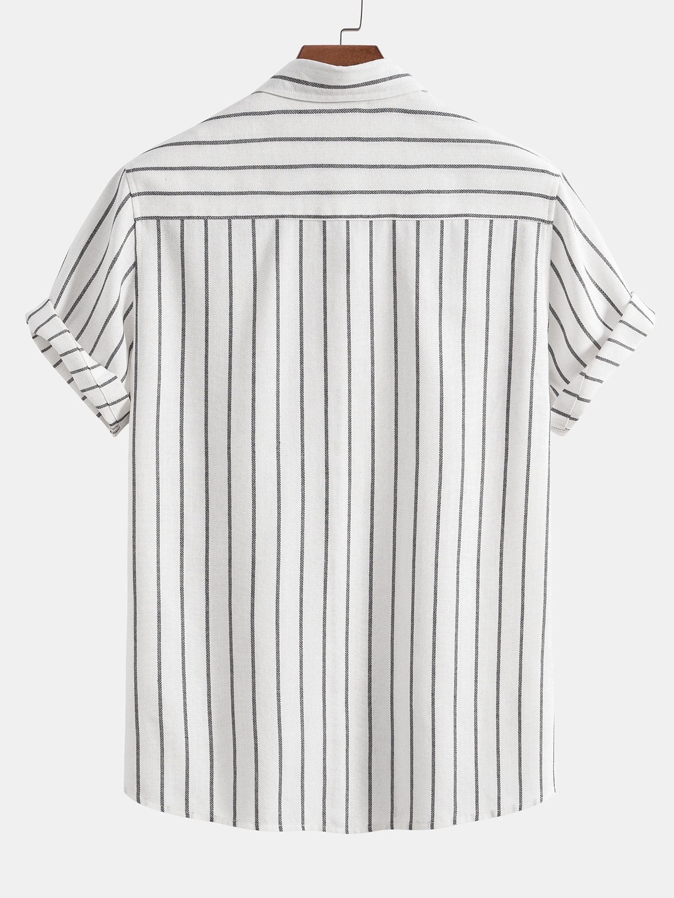 Camisa blanca con rayas verticales, vista trasera, manga corta.