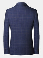 Blazer azul marino de cuadros, vista trasera con costura central y puños con botones