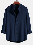 Camisa acanalada azul marino de manga larga, cuello de pie y botones
