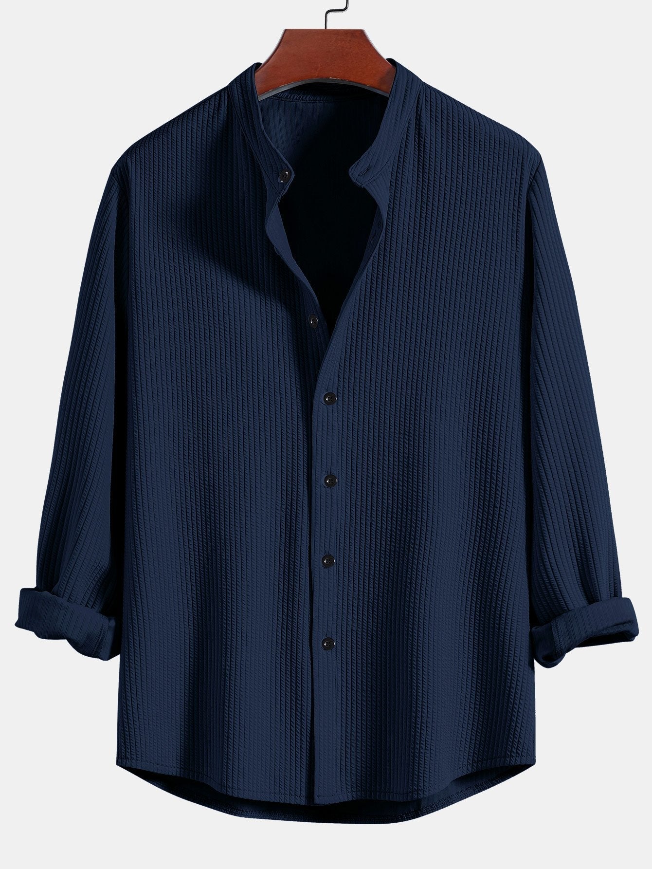 Camisa acanalada azul marino de manga larga, cuello de pie y botones
