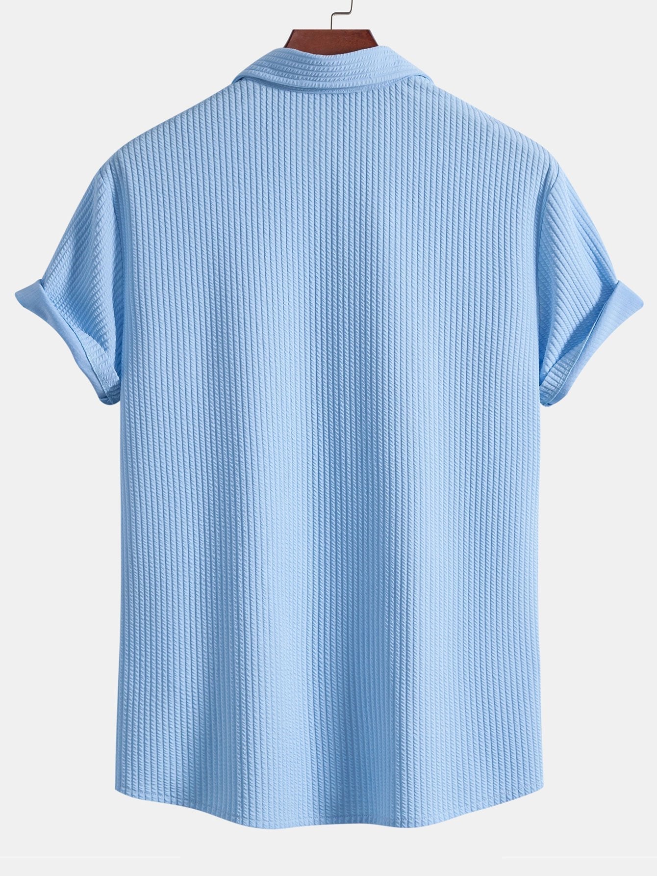 Camisa Milano azul claro de manga corta, cuello alto y espalda sin estampado.