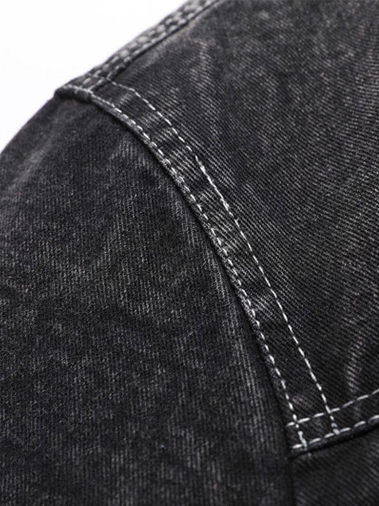 Costuras laterales de la cazadora vaquera gris con dobladillo y panel interno