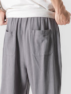 Pantalón wide leg de lino y algodón gris con bolsillos tipo parche delanteros.