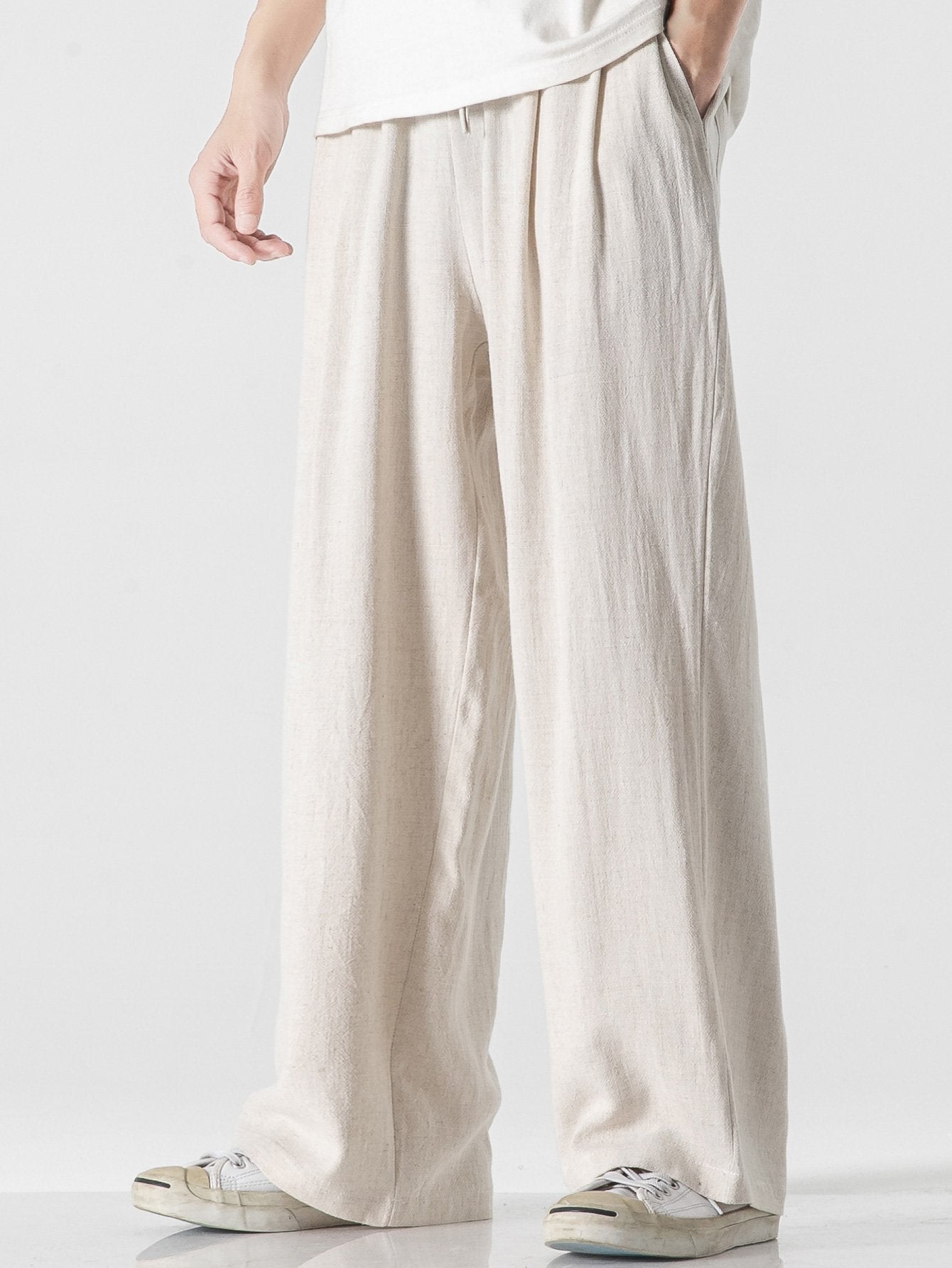 Pantalón wide leg de lino y algodón color beige claro, pierna suelta y caída amplia.