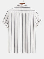 Camisa cubana blanca y gris a rayas verticales, parte trasera con cuello abierto