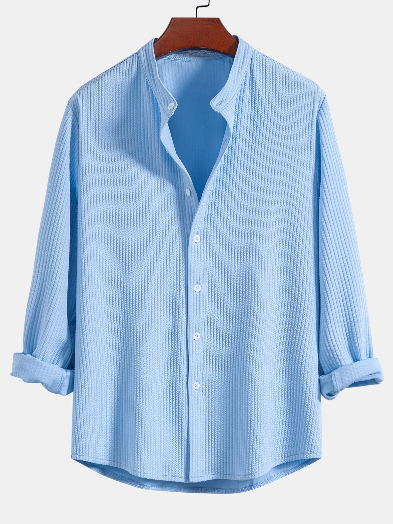 Camisa acanalada celeste de manga larga, cuello de pie y botones