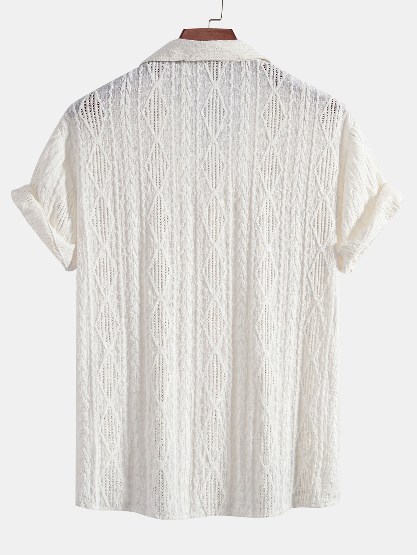 Camisa de manga corta blanca con espalda y cuello visibles, tejido acanalado con patrón.