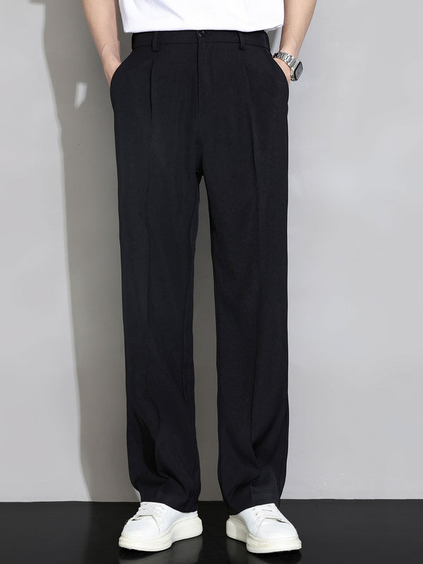 Pantalón recto relajado negro, tiro alto, pierna amplia y cintura con trabillas.