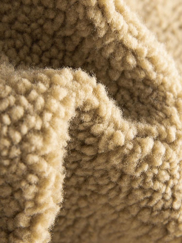 Chaqueta pana teddy: textura de sherpa y canalé en color beige y marrón