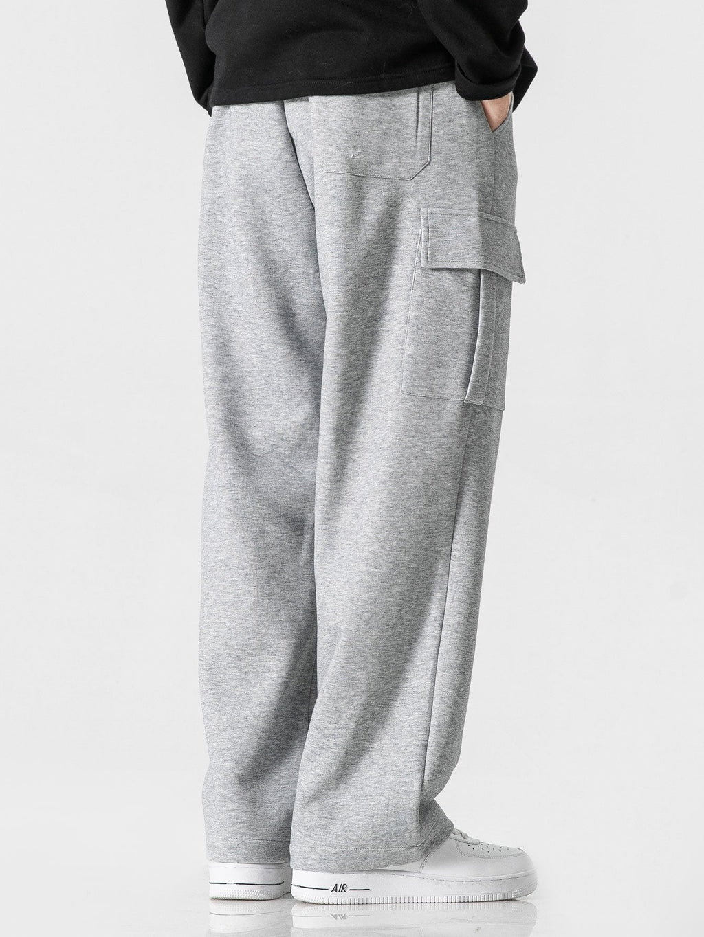 Pantalón cargo gris jaspeado con bolsillo lateral y cintura relajada