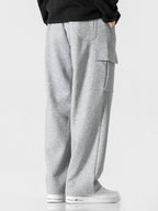 Pantalón cargo gris jaspeado con bolsillo lateral y cintura relajada