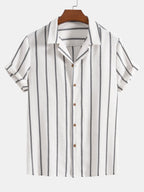 Camisa cubana a rayas verticales blanco y gris, con botones de madera