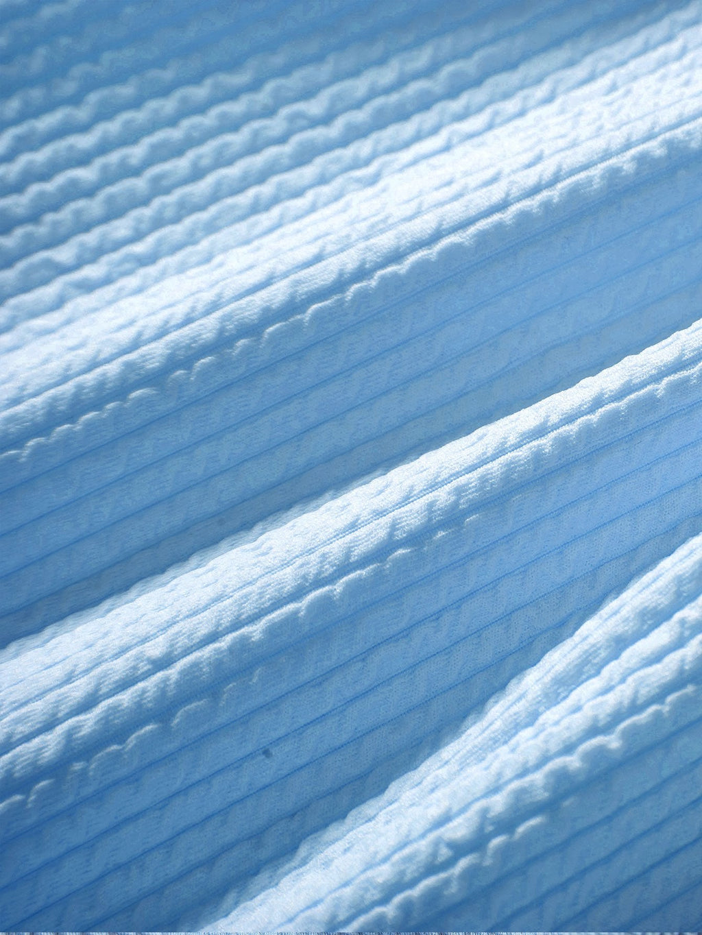 Tejido de canalé azul claro con textura acanalada.