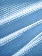 Tejido de canalé azul claro con textura acanalada.